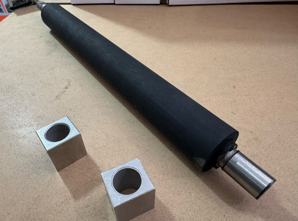Rodillo de neopreno con soportes para cepillo Truper CEP-12